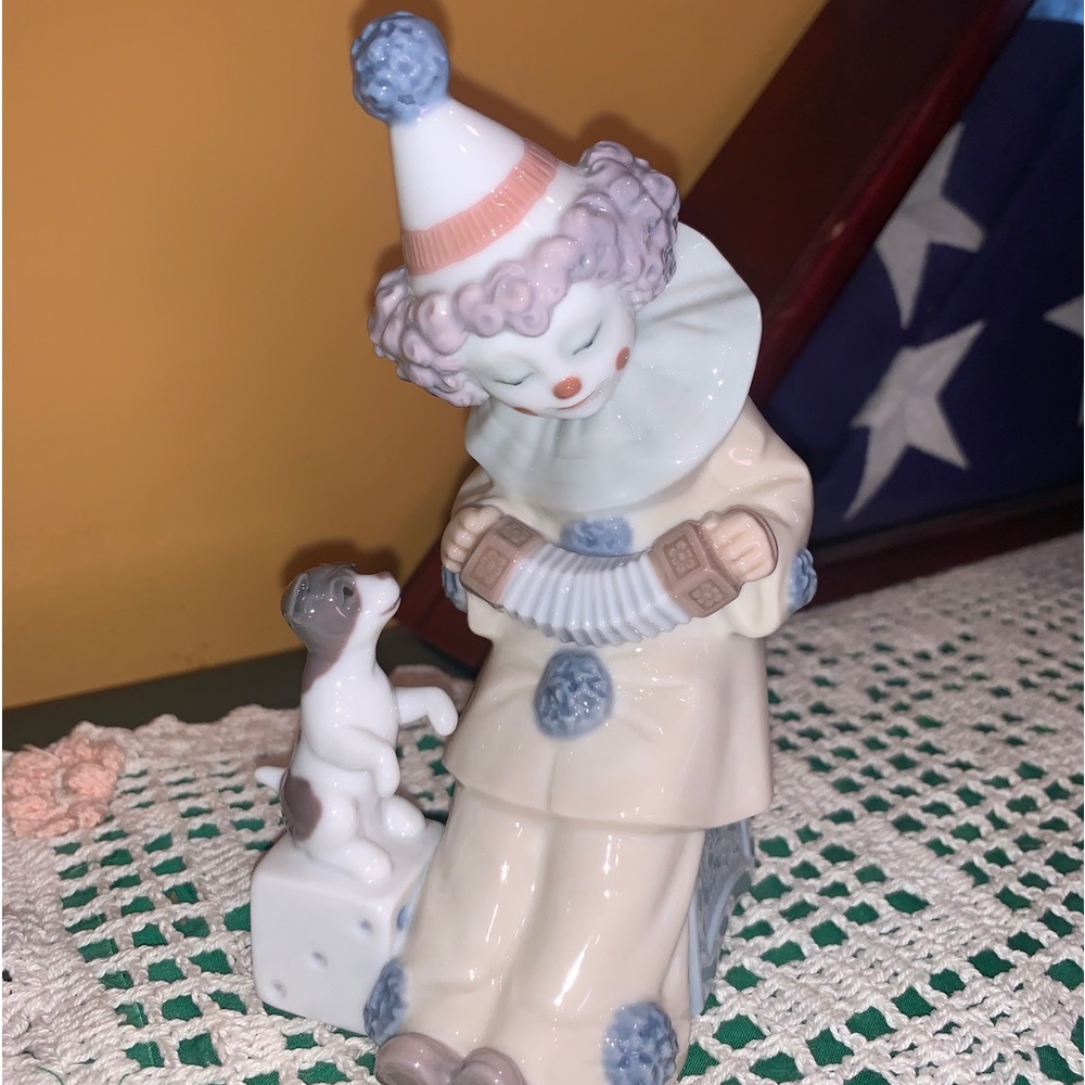 LLADRO "PIERROT W/ CONCERTINA" FIGURINE #5279